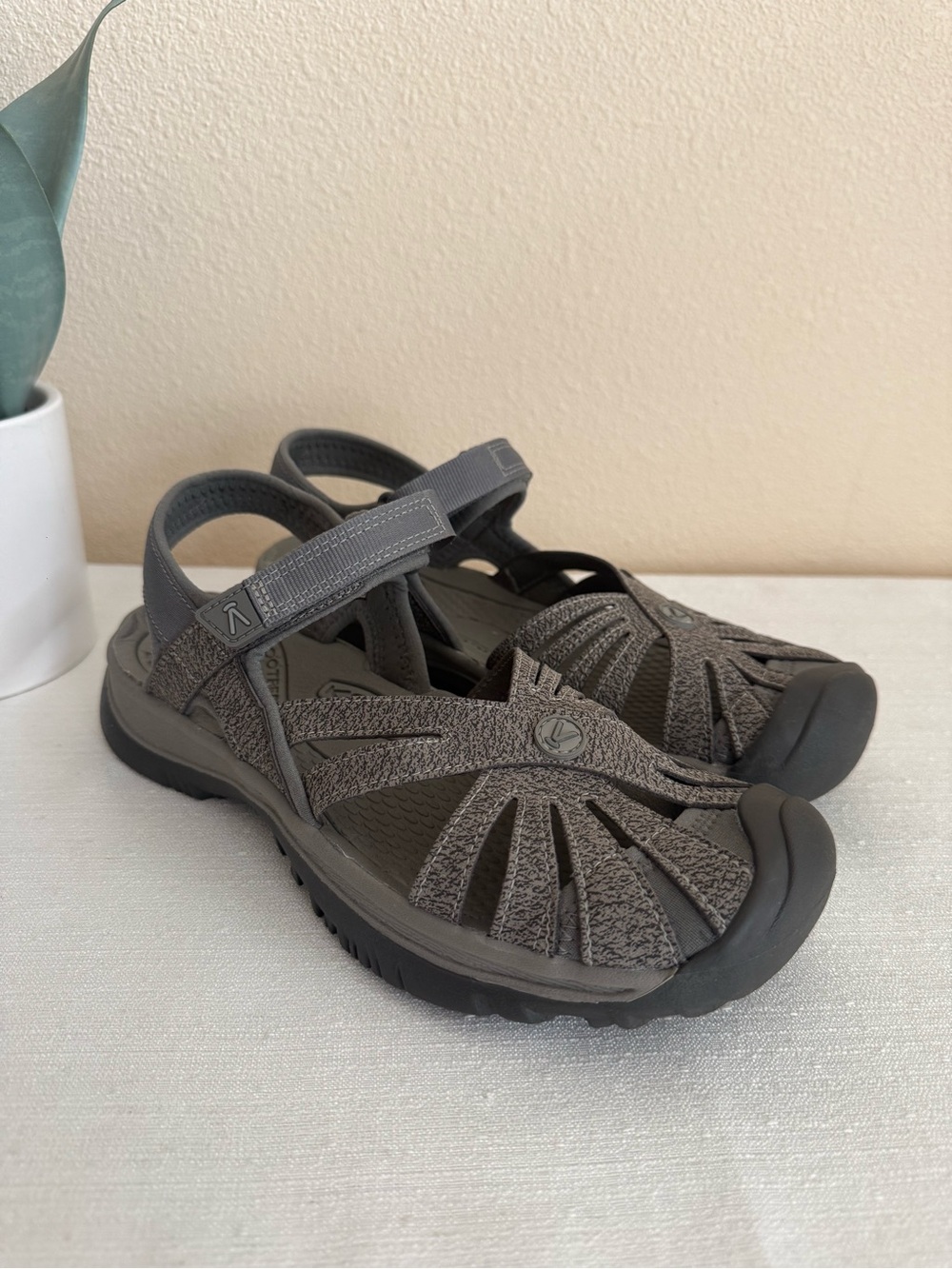 KEEN Women's Gray Outdoor/Hiking Comfort Sandals